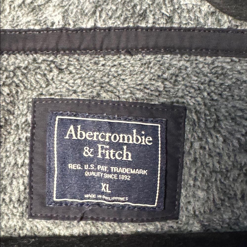Abercrombie & Fitch Gray Quilted Fleece Pullover - Picture 2 of 8